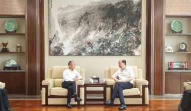 Zhang Shiqian, president van Industrial and Commercial Bank of China Jiaxing Branch, bezoekt Tongkun voor onderzoek