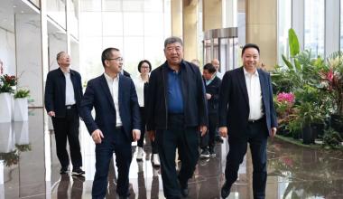 Sun Shaohua, vice-president van de China Charity Federation, bezoekt Tongkun voor onderzoek